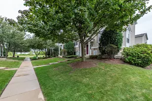 1927 Freedom Ct, Zion, IL 60099 - Photo 3