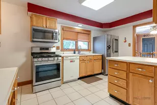 214 Millard Ave, Fox River Grove, IL 60021 - Photo 11