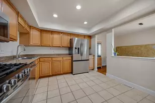 369 Cedartree Ct, Hoffman Estates, IL 60169 - Photo 7