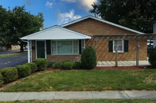 304 E Cherry St, Watseka, IL 60970 - Photo 1