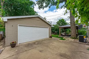 1226 Grant Dr, Carpentersville, IL 60110 - Photo 27