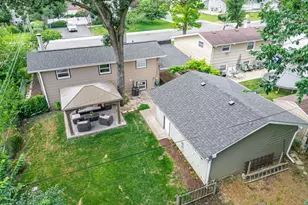 1226 Grant Dr, Carpentersville, IL 60110 - Photo 35