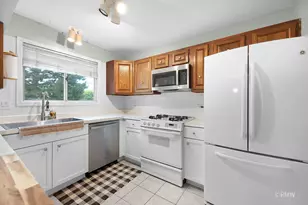 309 Thistle Dr, Bolingbrook, IL 60490 - Photo 9