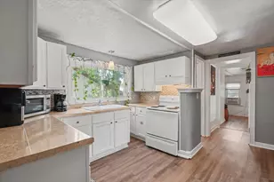 1207 S Main St, Bloomington, IL 61701 - Photo 5