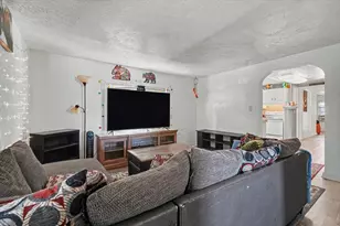 1207 S Main St, Bloomington, IL 61701 - Photo 9