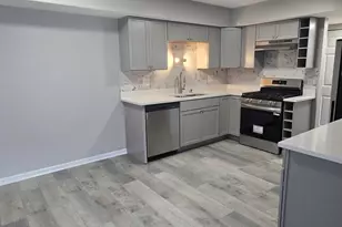 1688 Queensbury Cir, Hoffman Estates, IL 60169 - Photo 3