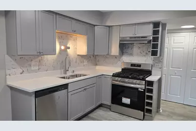 1688 Queensbury Circle #0, Hoffman Estates, IL 60169 - Photo 9