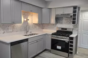 1688 Queensbury Cir, Hoffman Estates, IL 60169 - Photo 9
