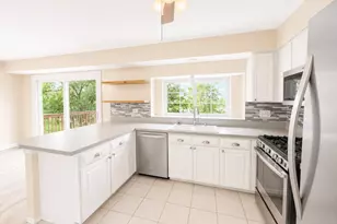 130 Park Ridge Ct, Aurora, IL 60504 - Photo 5