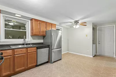 16W719 56th Place #1, Clarendon Hills, IL 60514 - Photo 5