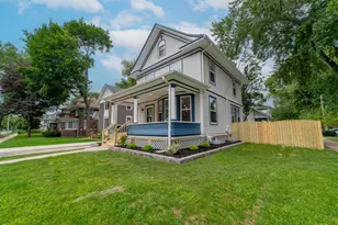 719 Fifth St, Aurora, IL 60505 - Photo 1