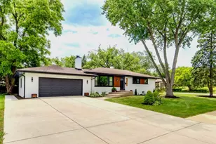 525 Bunning Dr, Downers Grove, IL 60516 - Photo 1