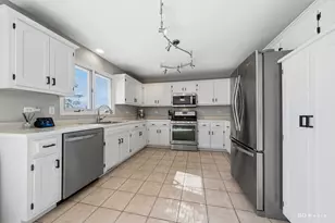 2770 Kingsway Ave, New Lenox, IL 60451 - Photo 9