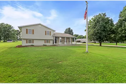 2081 N Broadway Avenue, Salem, IL 62881 - Photo 3