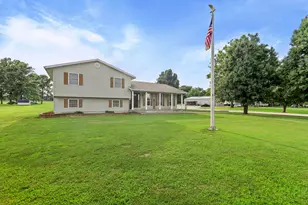 2081 N Broadway Ave, Salem, IL 62881 - Photo 3