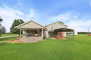 2081 N Broadway Ave, Salem, IL 62881 - Photo 5