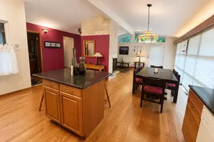 6N300 Oak St, Roselle, IL 60172 - Photo 7