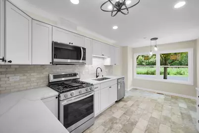 8008 Barrymore Drive, Darien, IL 60561 - Photo 21