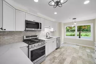 8008 Barrymore Dr, Darien, IL 60561 - Photo 21
