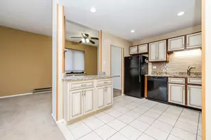 9737 N Fox Glen Dr, Niles, IL 60714 - Photo 3