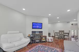 1916 Cheltenham Pl, Schaumburg, IL 60194 - Photo 3