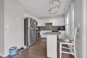 1916 Cheltenham Pl, Schaumburg, IL 60194 - Photo 7