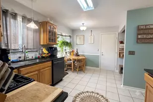 637 Ascot Ln, Streamwood, IL 60107 - Photo 5