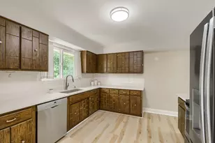 1701 Lynwood Ln, Crest Hill, IL 60403 - Photo 17