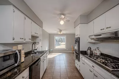 2S164 Beaumont Lane, Lombard, IL 60148 - Photo 9