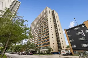 6030 N Sheridan Rd, Chicago, IL 60660 - Photo 1