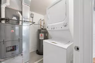 1363 W Walton St, Chicago, IL 60642 - Photo 13