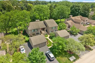 1285 Oak Hill Rd, Lake Barrington, IL 60010 - Photo 1
