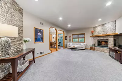 2S590 Seraph Holmes Court, Warrenville, IL 60555 - Photo 5