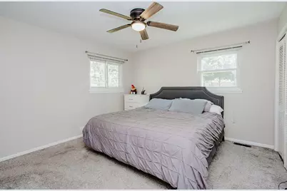 230 Fleetwood Lane, Elk Grove Village, IL 60007 - Photo 7