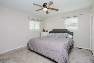 230 Fleetwood Ln, Elk Grove Village, IL 60007 - Photo 7
