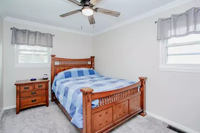 230 Fleetwood Lane, Elk Grove Village, IL 60007 - Photo 9