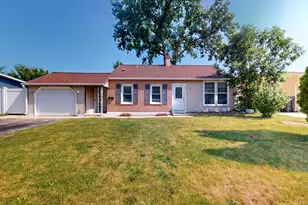 100 Edgewood Dr, Streamwood, IL 60107 - Photo 1