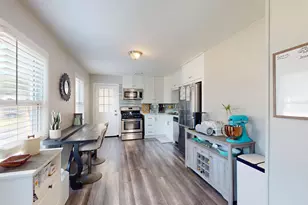 100 Edgewood Dr, Streamwood, IL 60107 - Photo 7