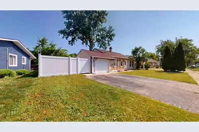 100 Edgewood Drive, Streamwood, IL 60107 - Photo 3