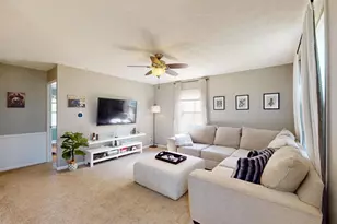 100 Edgewood Dr, Streamwood, IL 60107 - Photo 5
