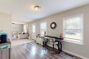 100 Edgewood Dr, Streamwood, IL 60107 - Photo 9