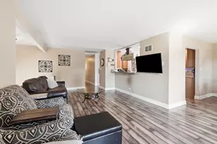 1255 Briarcliffe Blvd, Wheaton, IL 60189 - Photo 5