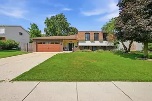 1255 Briarcliffe Blvd, Wheaton, IL 60189 - Photo 1