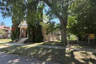 537 W Pleasant St, Freeport, IL 61032 - Photo 1