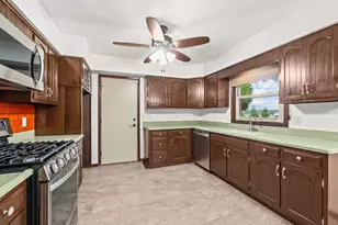 12048 N Tower Rd, Byron, IL 61010 - Photo 7