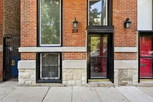 219 W Wisconsin St, Chicago, IL 60614 - Photo 1