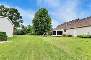 38172 N Holdridge Ave, Beach Park, IL 60087 - Photo 37