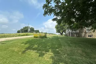 2733 S Curtiss Rd, Stockton, IL 61085 - Photo 5