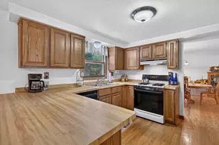 2825 Kingston Dr, Island Lake, IL 60042 - Photo 7
