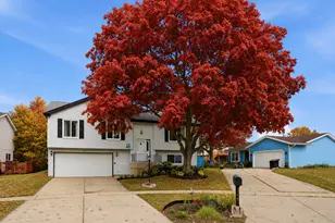 17 Windgate Ct, Streamwood, IL 60107 - Photo 1
